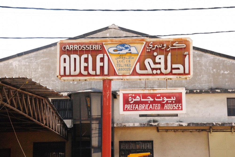 Garage "Carrosserie Adelfi" with bilingual sign