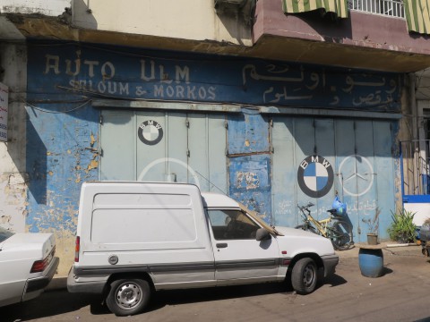 BMW workshop with handlettering